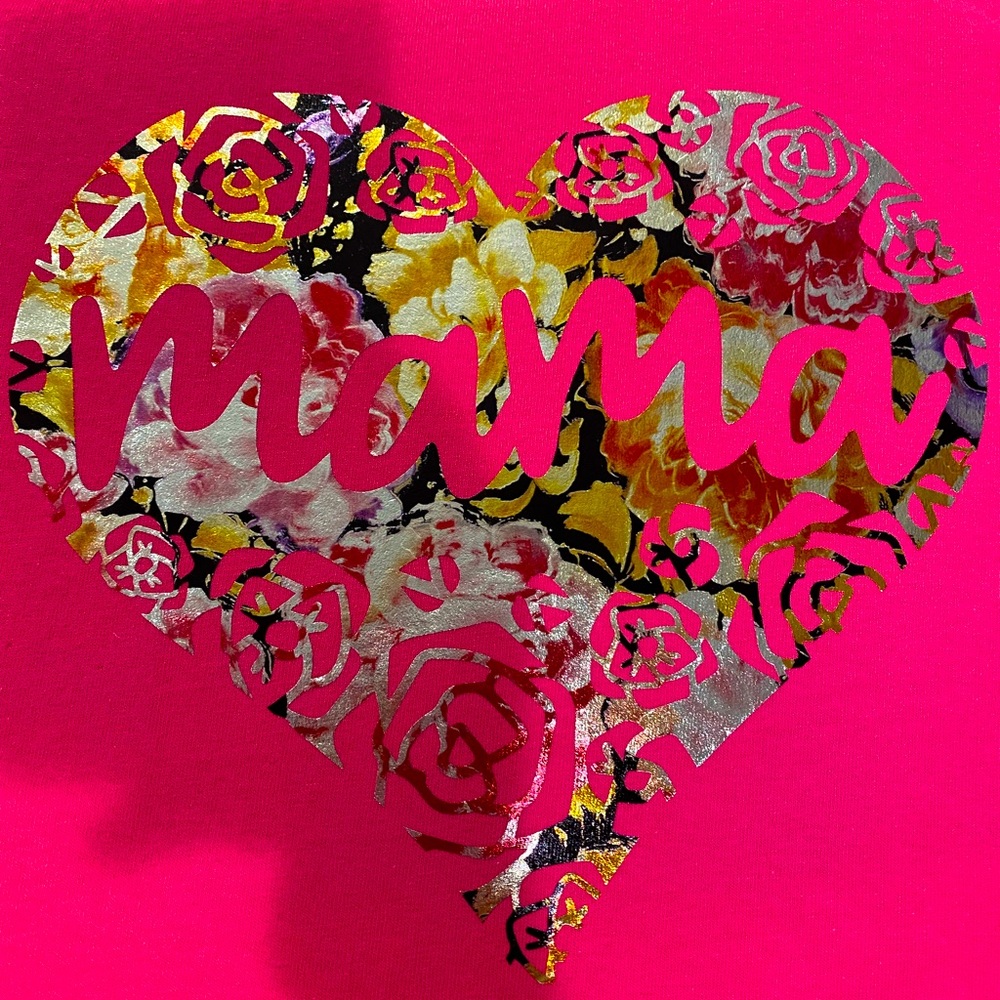 Pink shirt with a foil flower mom heart